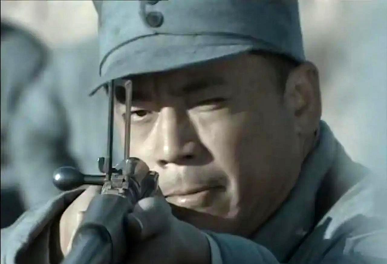 赵刚五百米外那枪爆头，其实是个物理笑话。三八大盖有效射程仅四百六十米。越过