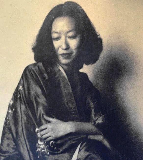 1952-1955年张爱玲在香港生活概况1952年7月，张爱玲以复学香港大