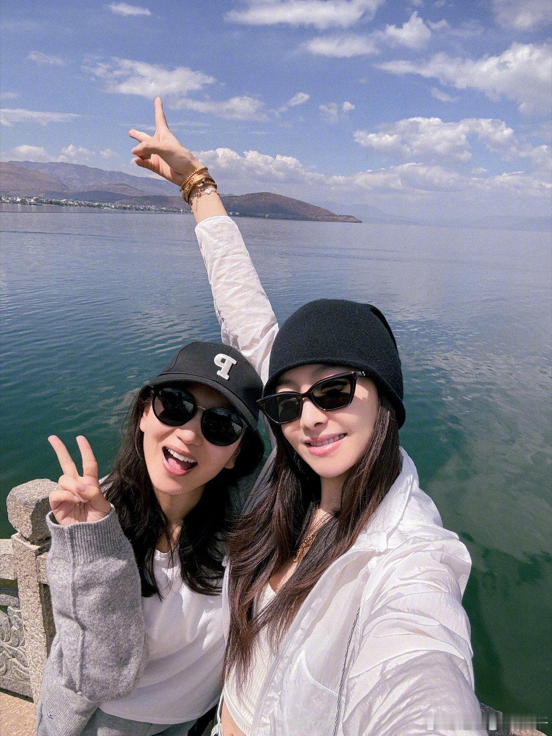 宋茜陈好一起去旅游了🤩大美女们关系真好，友谊长存[抱抱]​​​