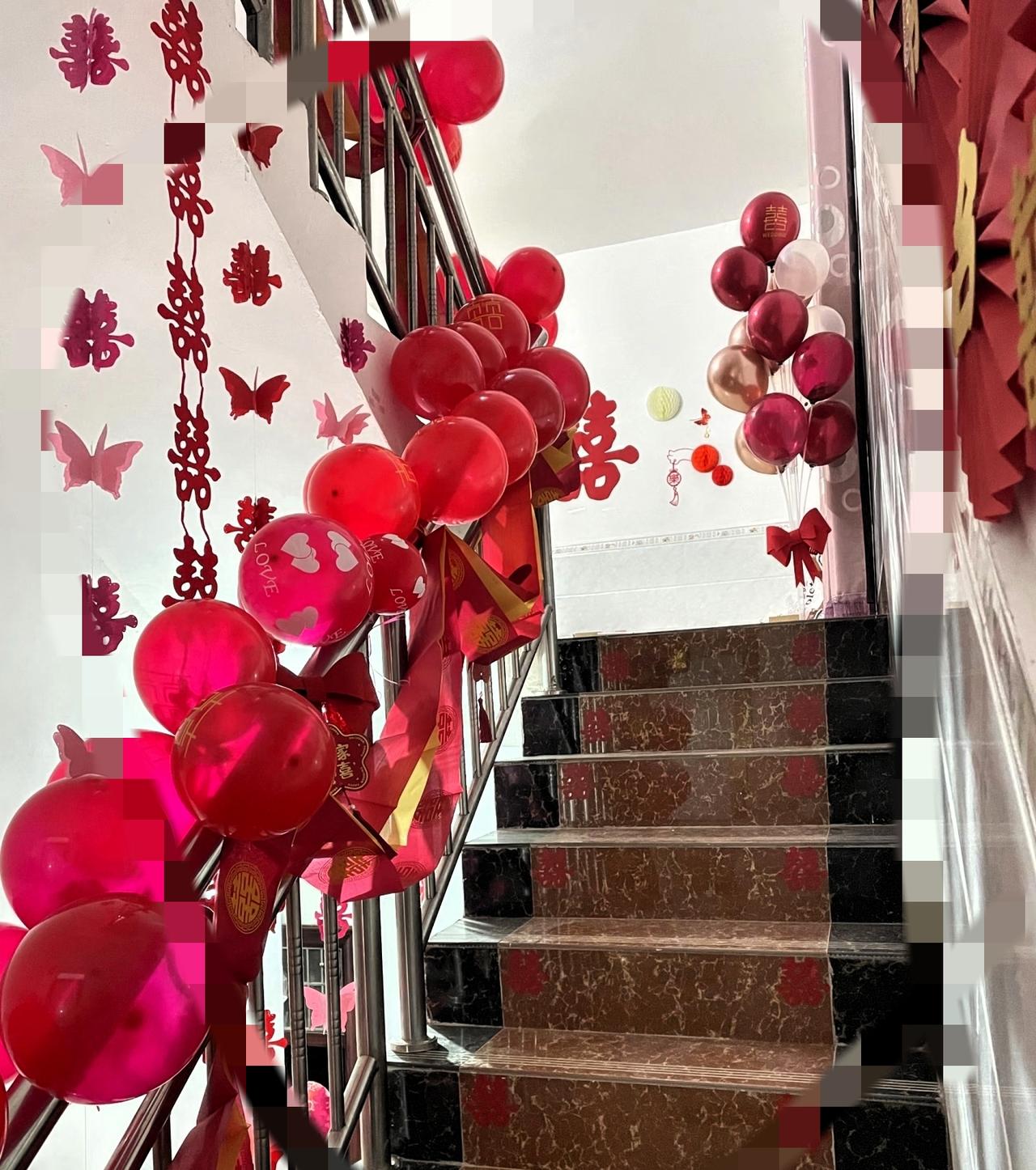 长沙姑娘的婚礼刚要临门，父亲离世的噩耗突然砸来，前一秒还笑着的新娘当场崩溃。新郎