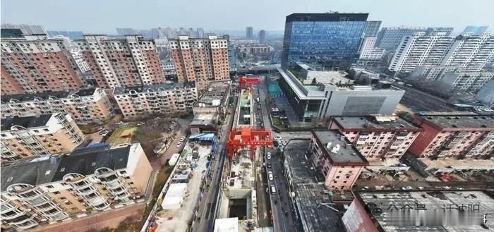 沈阳地铁6号线建设提速，明年就通车！[呲牙笑][赞]刚传来大消息！南堤西路—