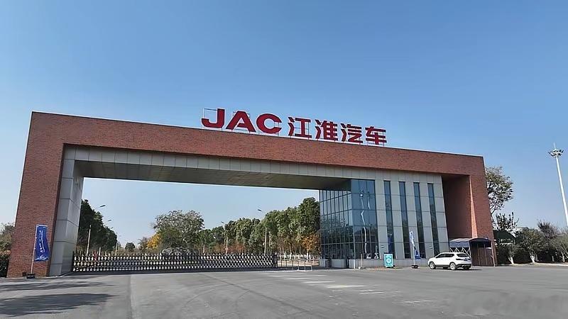 江淮汽车这波增资，藏的信号比表面数字有意思多了。刚查完工商变更，注册资本直接从21.84亿跳到22.