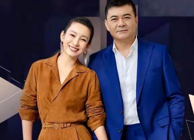 ]2011年，王新军让秦海璐做他女朋友，秦海璐说：你有老婆孩子，难道想婚内出轨？