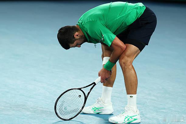 德约科维奇3比2辛纳向老将致敬！你能感受到，很多时候德约科维奇都是在勉力支撑，