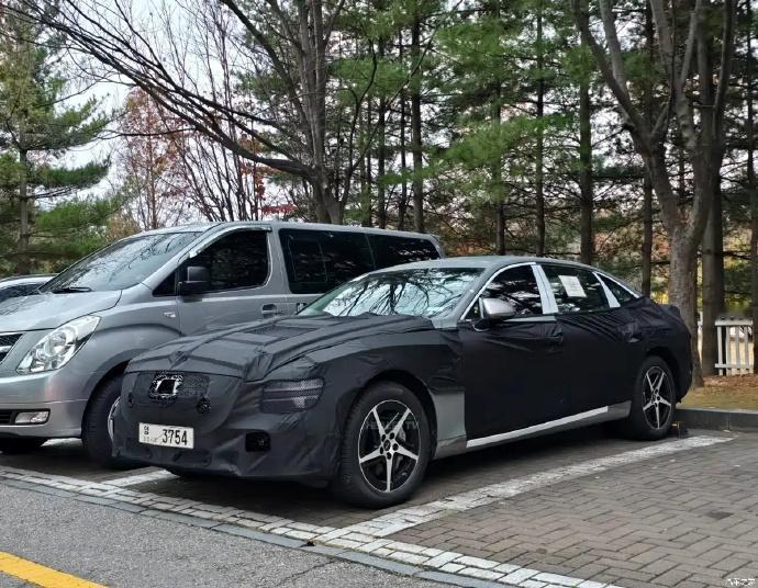 捷尼赛思G80混动版谍照曝光日前，捷尼赛思G80混动版车型的测试谍照曝光，据此