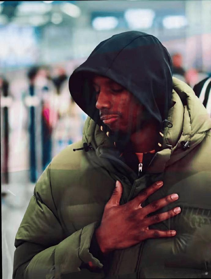 解说员: 如果没有意外, 迪亚洛今天晚上可以登场