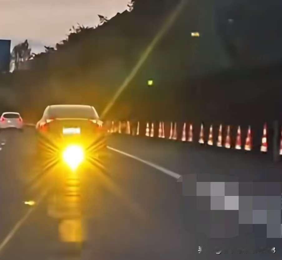 后续来了！10月2日车辆尾部装远光灯狂闪后车，对装远光灯的车主处罚来了！