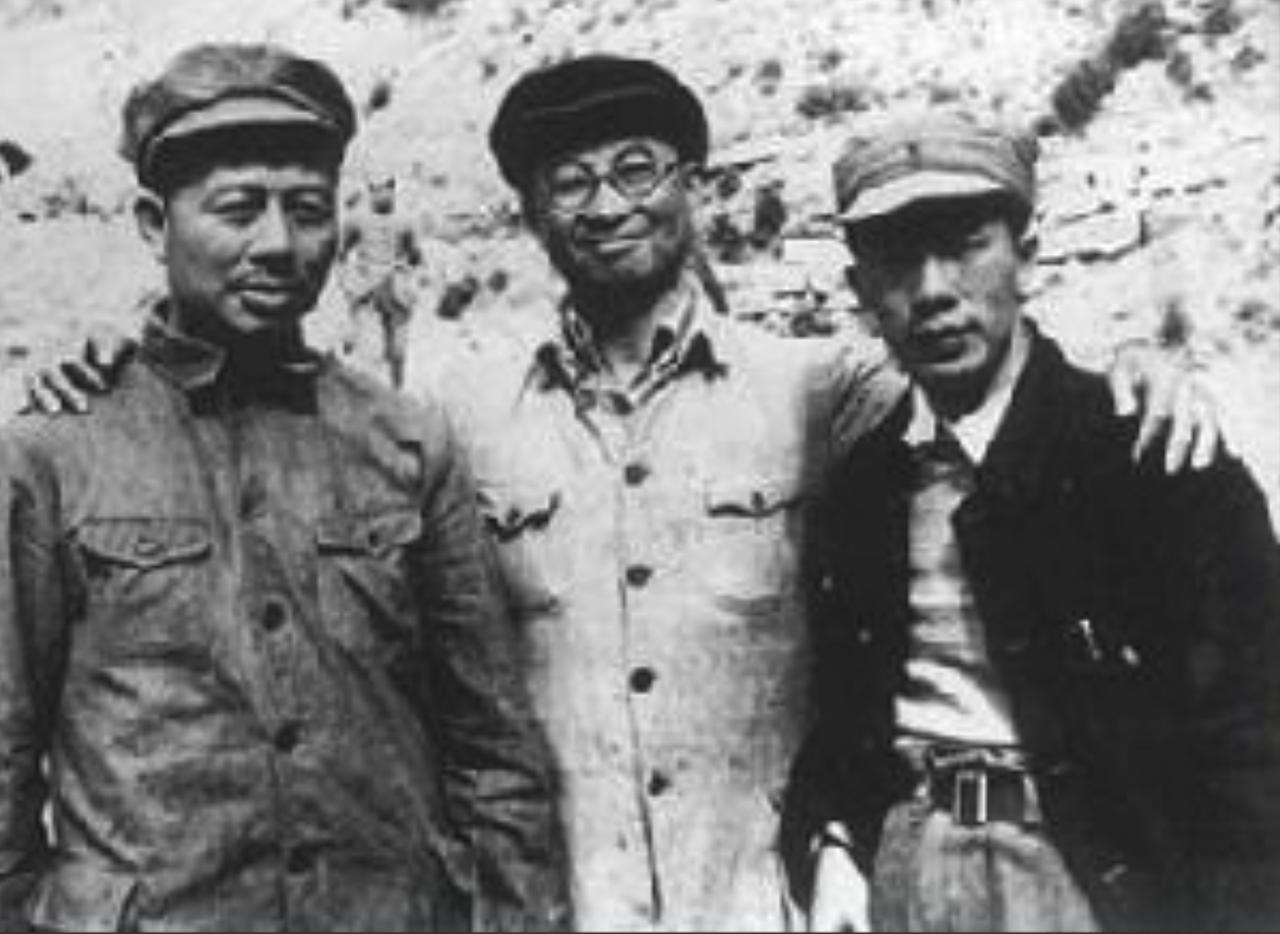 1959年，宋希濂特赦出狱无人接。正孤寂时，一辆吉普车停下，陈赓大手一挥喊道：“