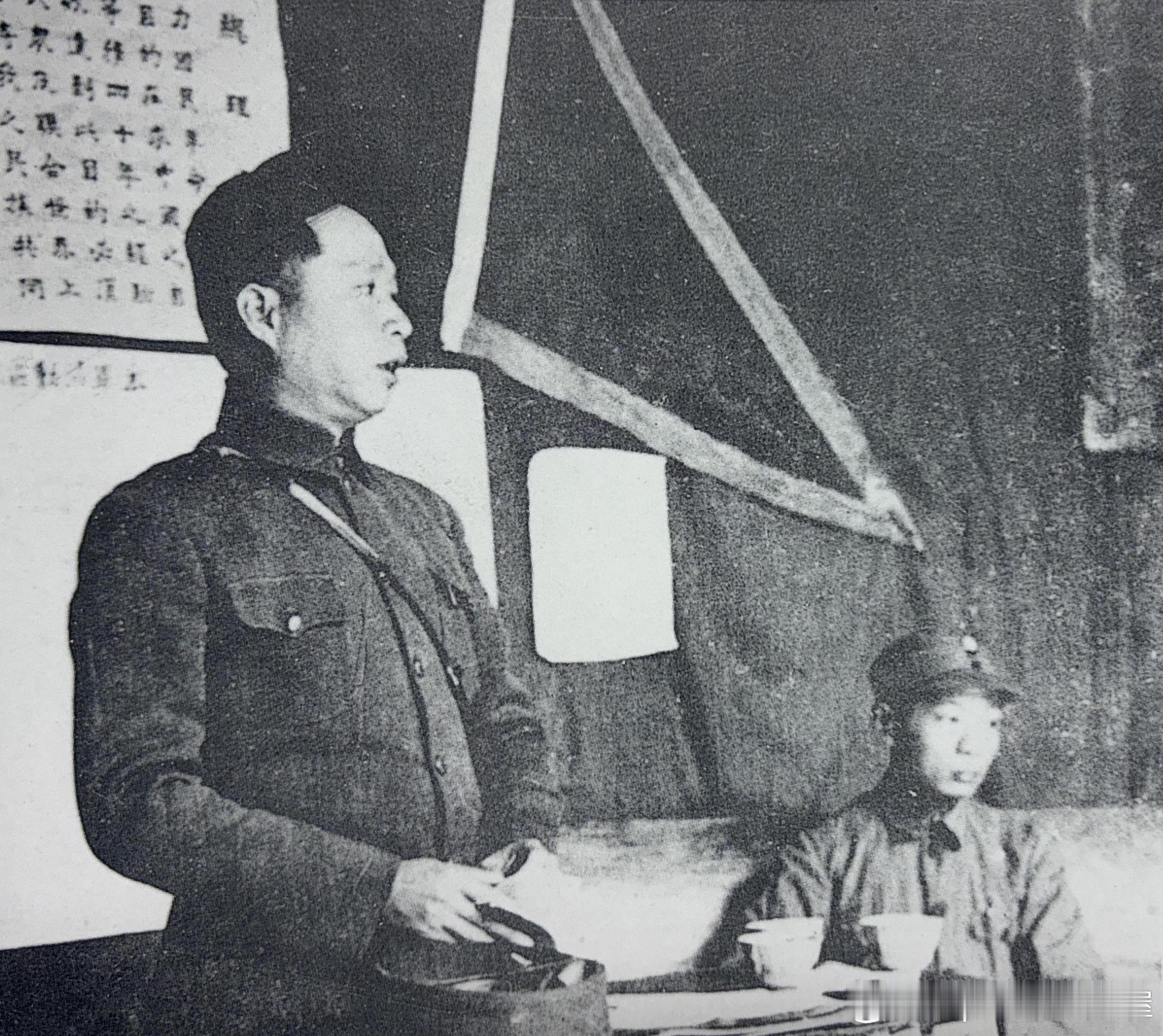 1939年3月新四军军长叶挺在全军参谋工作会议上作《现代战争的性质特点与指挥》的