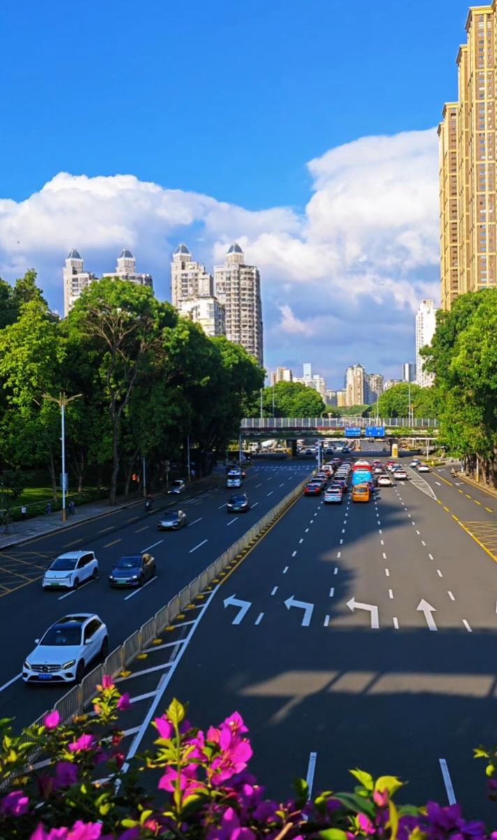 这是今天也就是5月25号深圳的天空，风景是相当的不错。旅行
