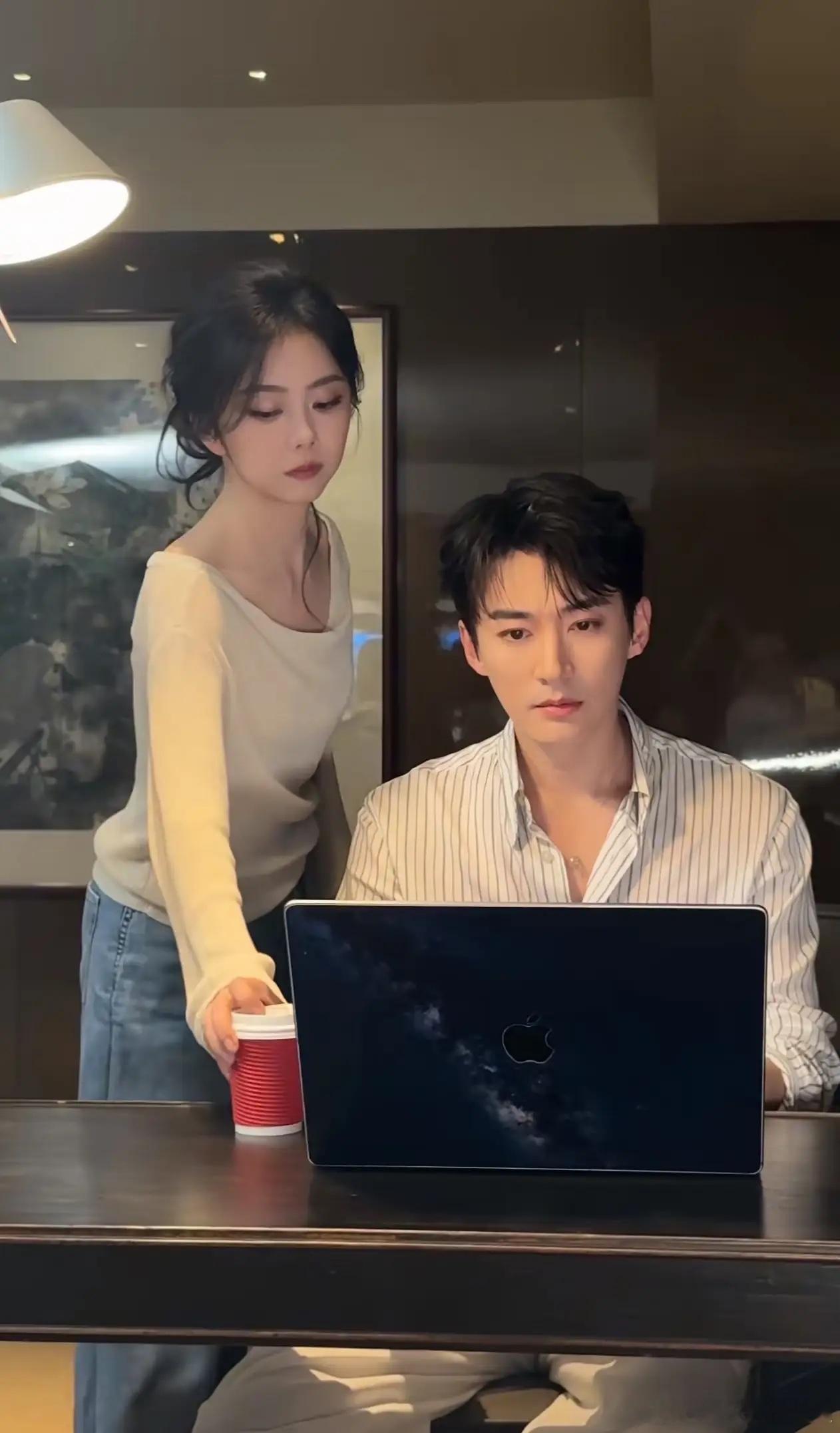 谭松韵第一次和刘学义合作，在采访中她说了个大实话，她说，刘学义根本不是电视里的那
