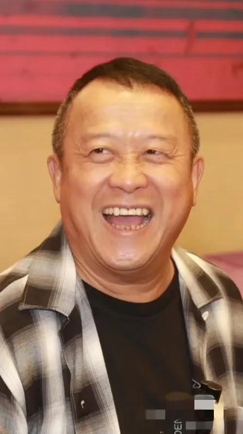 终于搞明白为什么曾志伟火速道歉了​不是真觉得自己错了，而是因为不能失去内地这