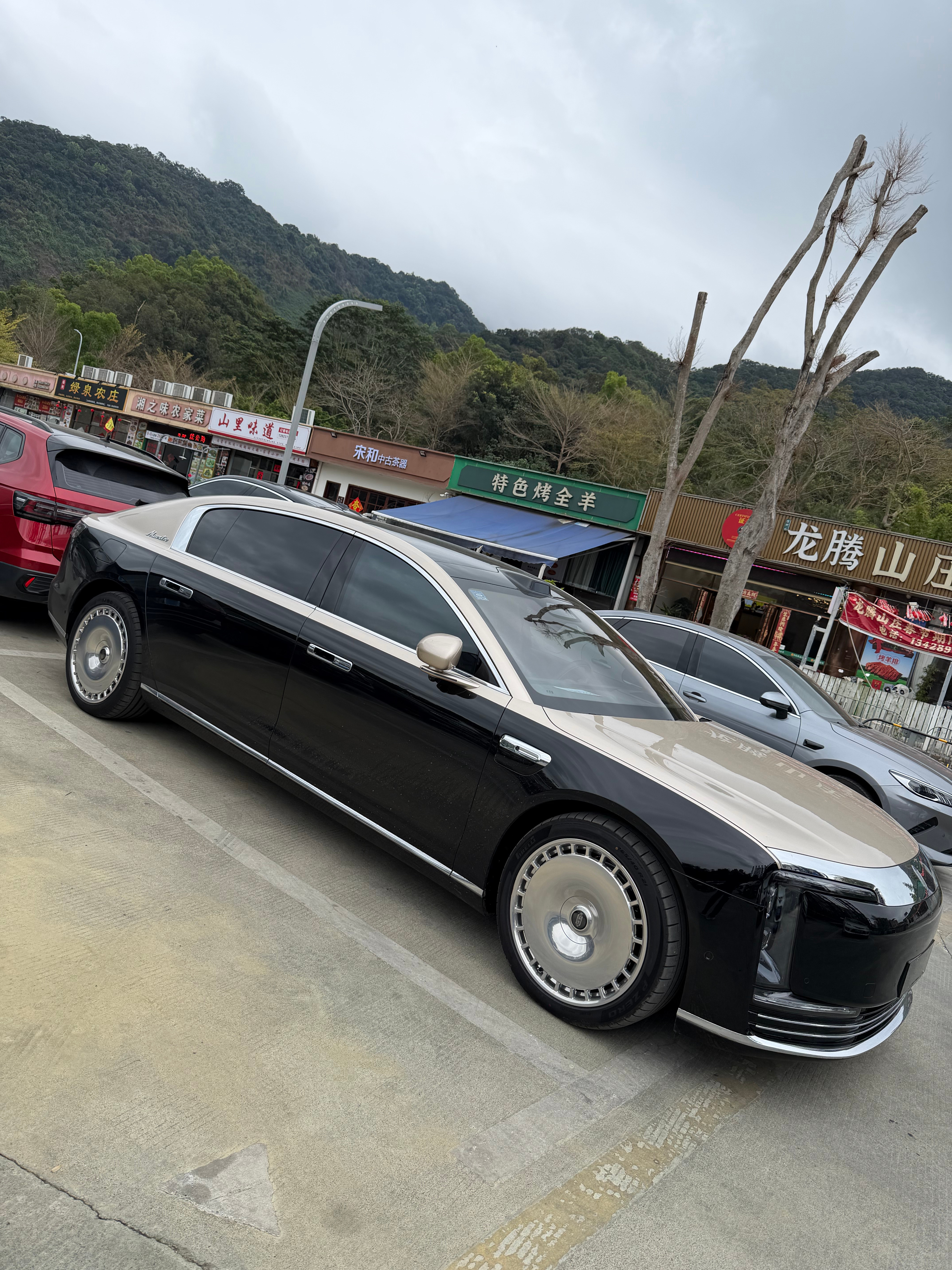 我说句实话，这是村里的第四台尊界，我们村里，深圳农村(不能说小区了因为之前网友批