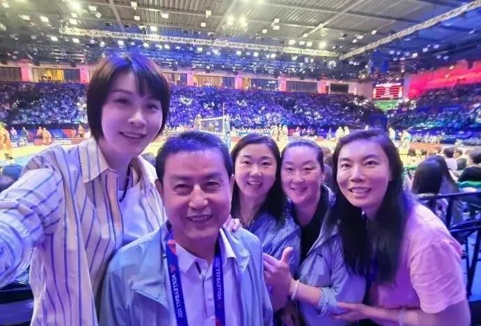 【女排世联赛香港站中国女排将啃硬骨头，“耗子”请来救兵】根据前面几场比赛的情况