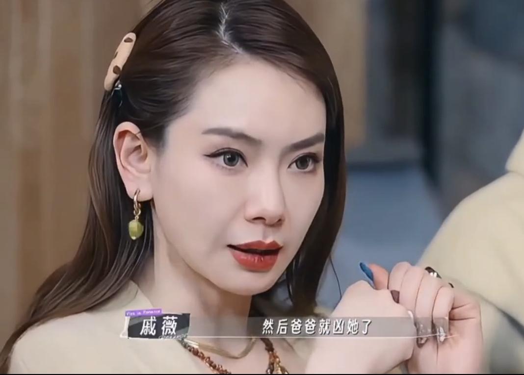 戚薇说起二胎家庭平衡两个孩子的问题。提到曾经有一次李承铉因为Lucky说话太大声