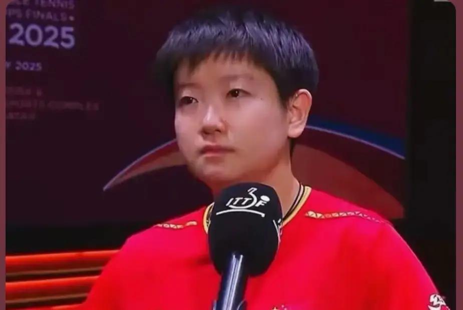 她的书架上，没有一本冠军攻略。只有科比的《曼巴精神》，书页在“凌晨四点”那