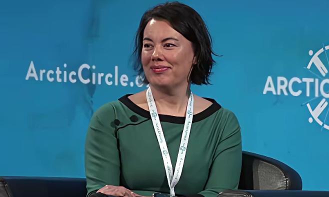 1月25日，格陵兰矿产资源部长纳塔尼尔森对媒体说:“过去我们与中国谈合作，你们反