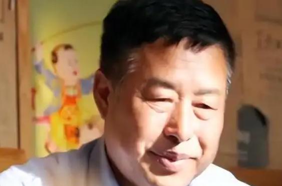 黑龙江一大爷，倾尽家产养鹅，6000只大鹅，将近大半随大雁迁徙跑路了，他没去追。