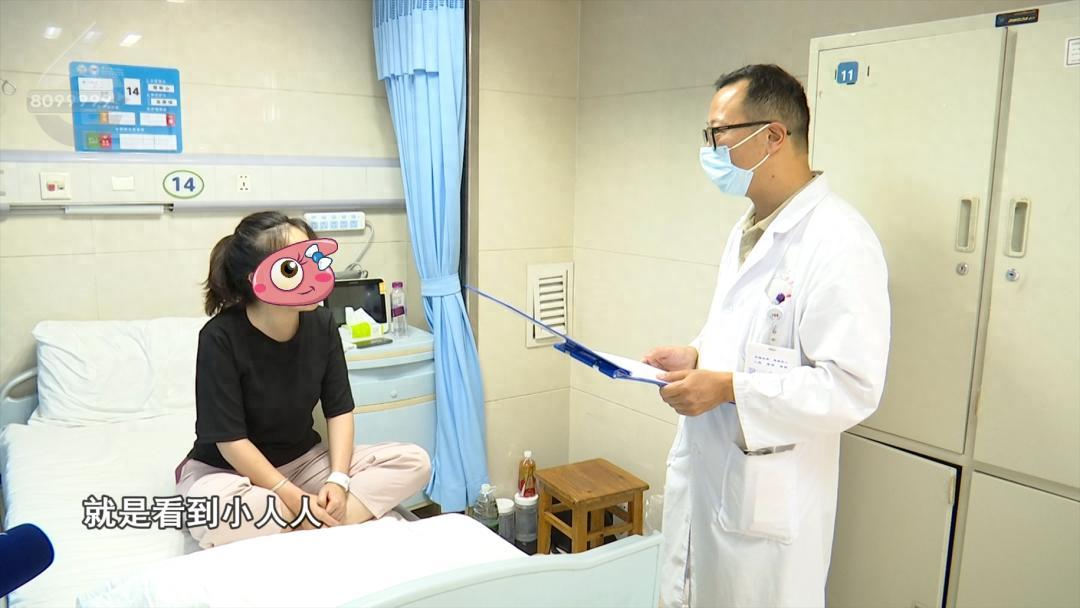 太离谱了！云南昆明，一名女子在家里吃了隔夜的见手青之后，出门开车办事，还没开出几