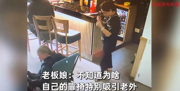 “这个中国老板娘火了！”近日，一老外赖在一家店里，脚踩躺椅，横行无忌。中国老板娘