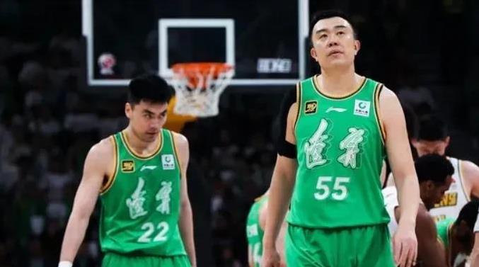 韩德君确认退役！这个夏天辽宁男篮发生了巨大的变化，张镇麟的离开确实是重要的损失