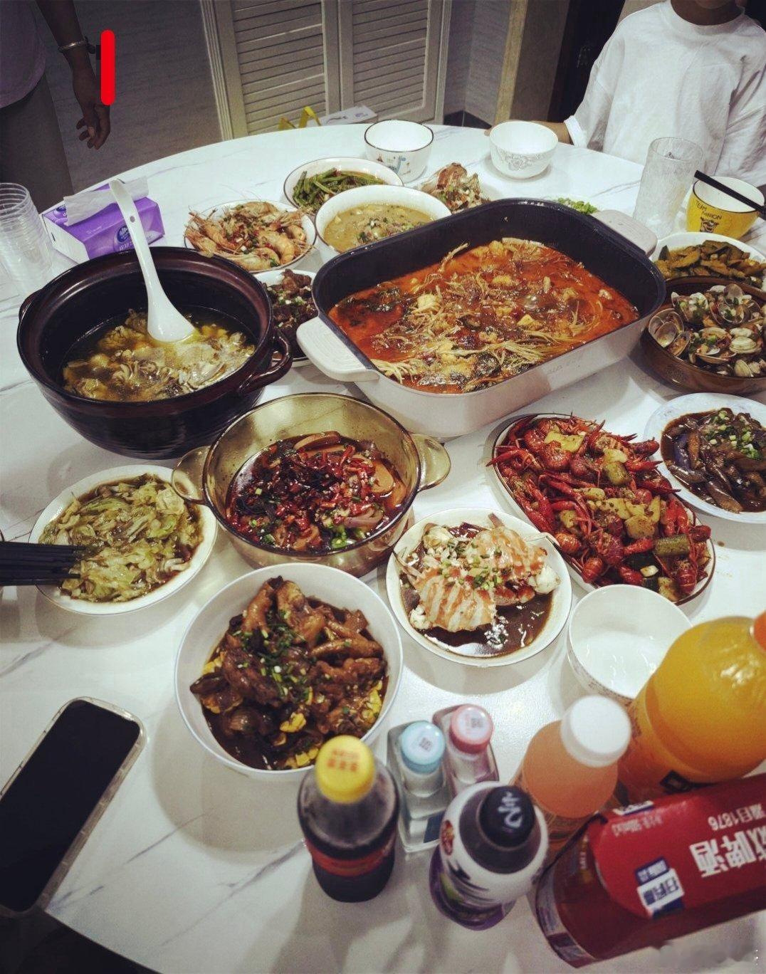 这三桌菜，哪一桌属于你的家乡菜？实话实说。