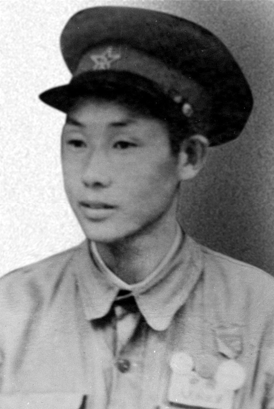 白衣执甲战沙场！8次立功的人民英雄何玉兴，长津湖浴血卫国何玉兴(1928～19