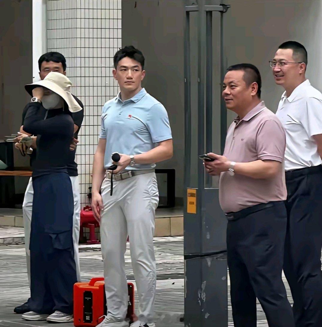 偶遇张馨予的老公，也没有那么帅。