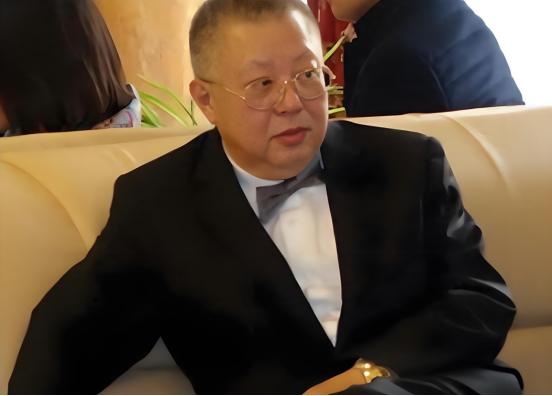 万万没想到，6年前反中乱港分子的幕后金主，竟是个“爱国”商人，他人前自居“爱国华