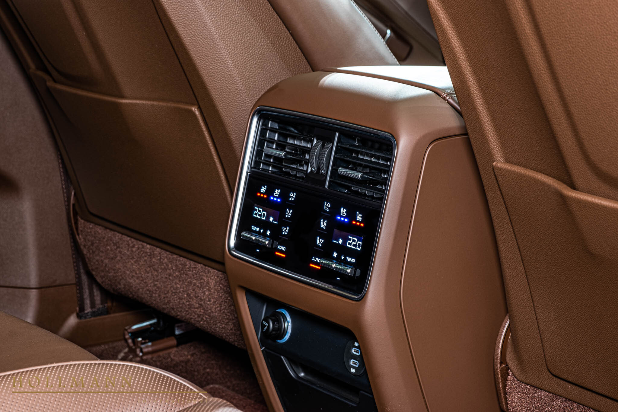 好车分享PorscheCayenneTurbo，现在保时捷内饰颜色选择不错