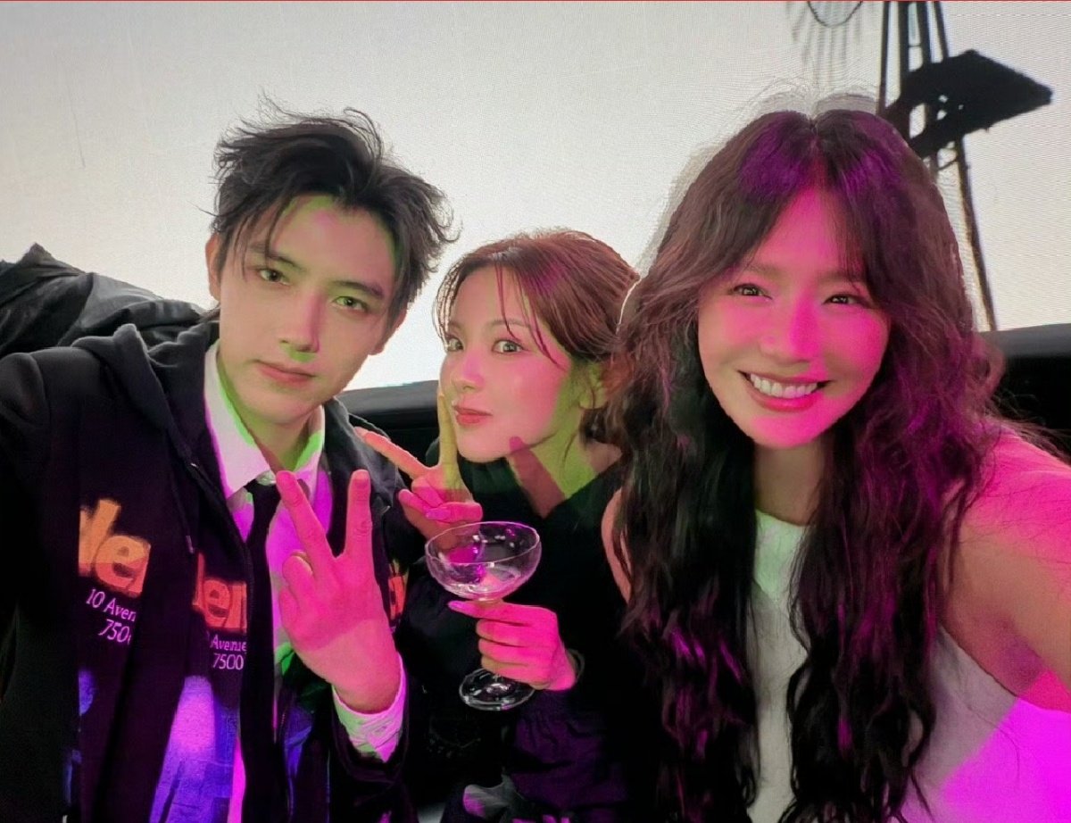 马思纯陈飞宇杨超越自拍杨超越晒与马思纯陈飞宇自拍！马思纯陈飞宇杨超越自拍