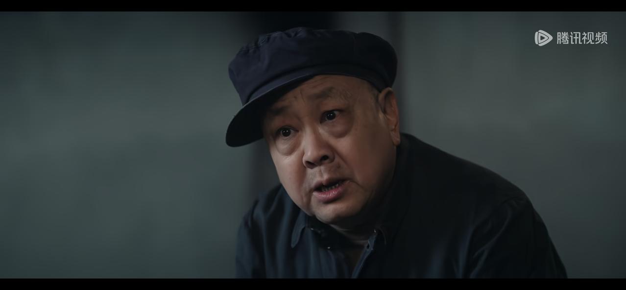 《主角》廖耀辉嘻笑着，凑到易青娥面前，喊她进屋说有好东西，易青娥瞪了一眼，铲起两