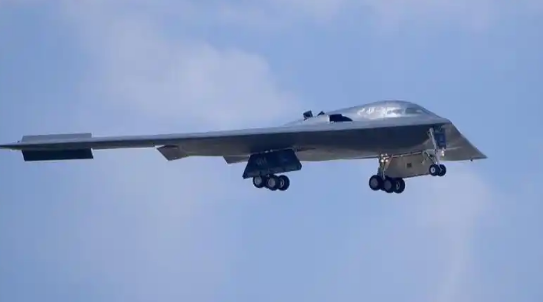 美国轰炸伊朗，代价是什么呢？美军B-2隐身轰炸机就几乎打光了美国库存所有GUB-