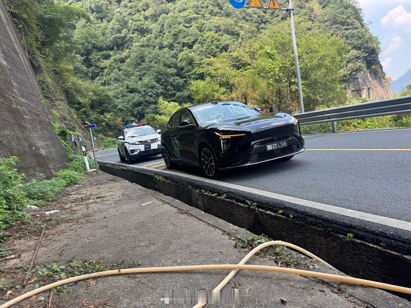 感谢浙江安吉天荒坪派出所的民警！让我的无人机失而复得！大概情况是这样，飞机在山里