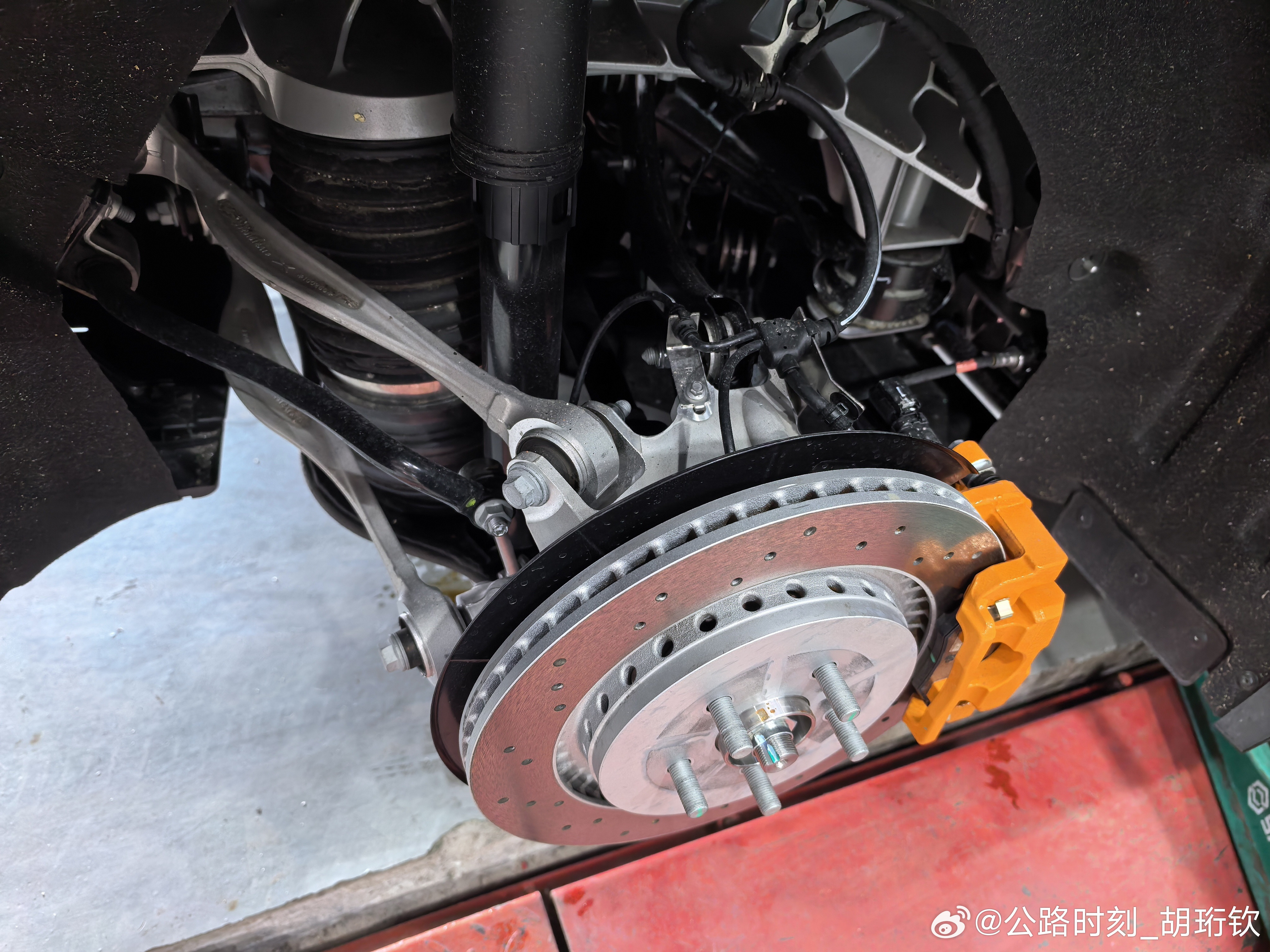 谁是豪车？小鹏新P7这后悬给我看迷糊了！图1和3是新P7，图2和4是宝马新3系这