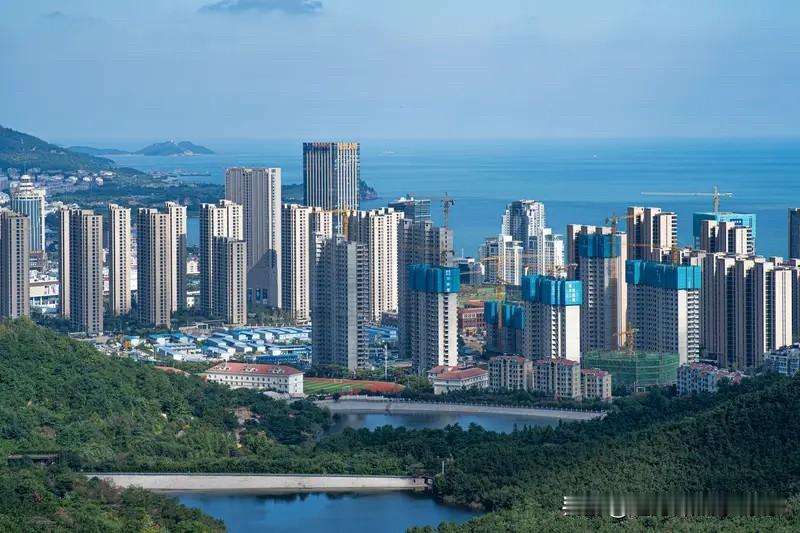 烟台楼市现在房价跌的没有过去那么明显了，但也还是比较多的。在去年上半年的时候，