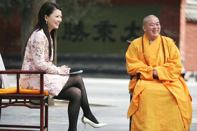 2008年，湖南卫视知名主持人李湘采访了时任少林寺方丈释永信，那个时候的释永信如