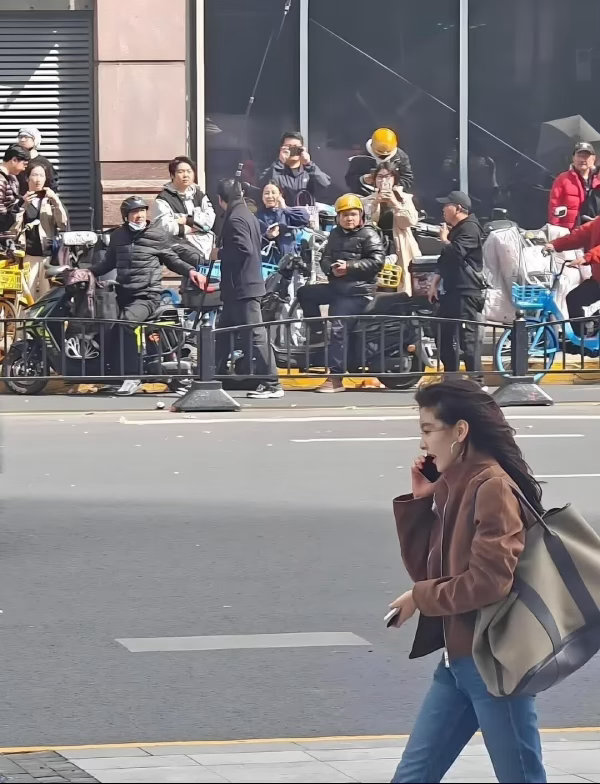 偶遇章若楠，果然明星里的淡颜颜在现实里还是挺有冲击力的
