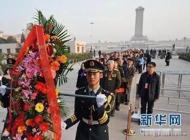 我终于明白，韶山毛主席故居为什么会人山人海！在岁月的长河中徘徊，我一直在思索，