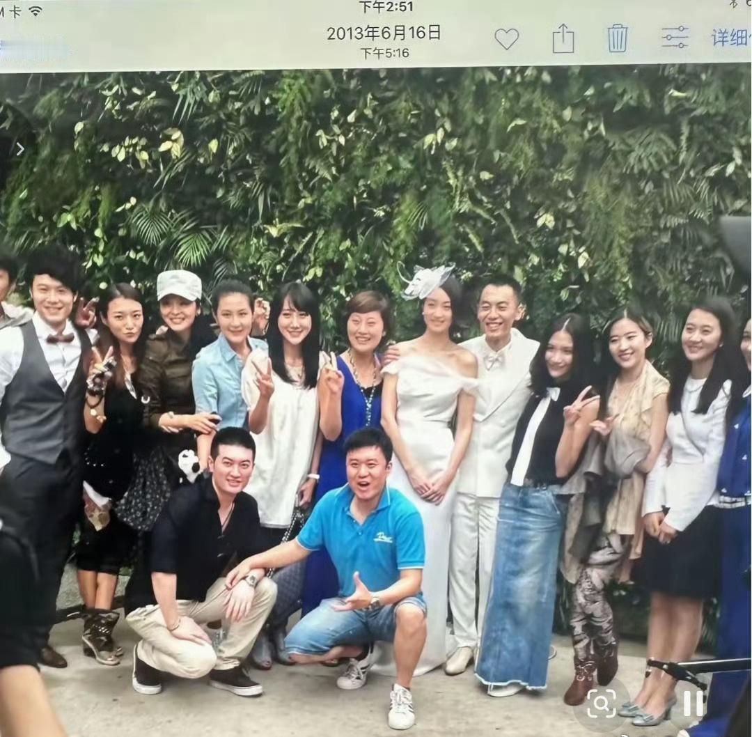 朱亚文婚礼上的刘亦菲你找到了嘛​​​