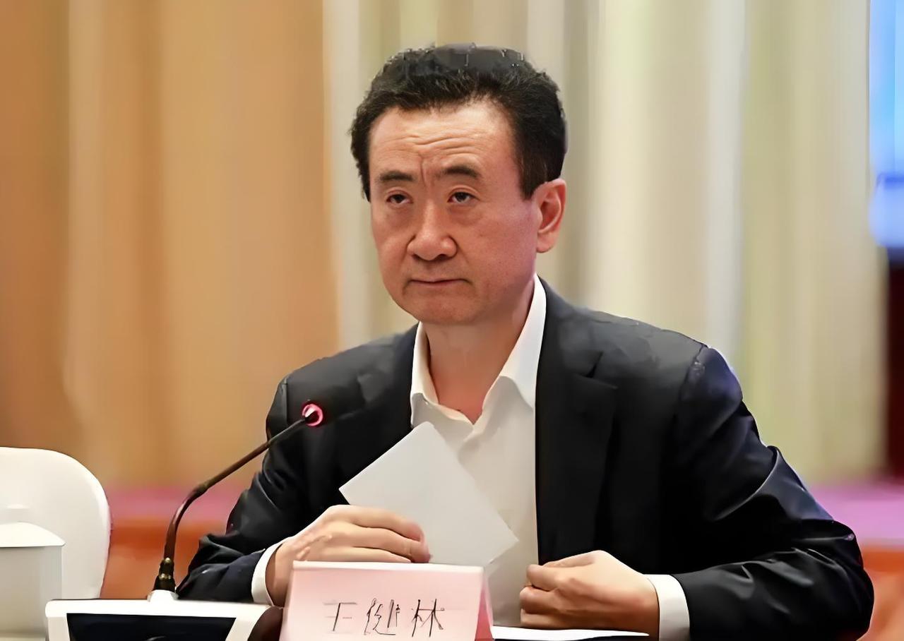 心疼！71岁王健林缺席香港火灾捐款名单，背后原因曝光，网友：太难了！香港大