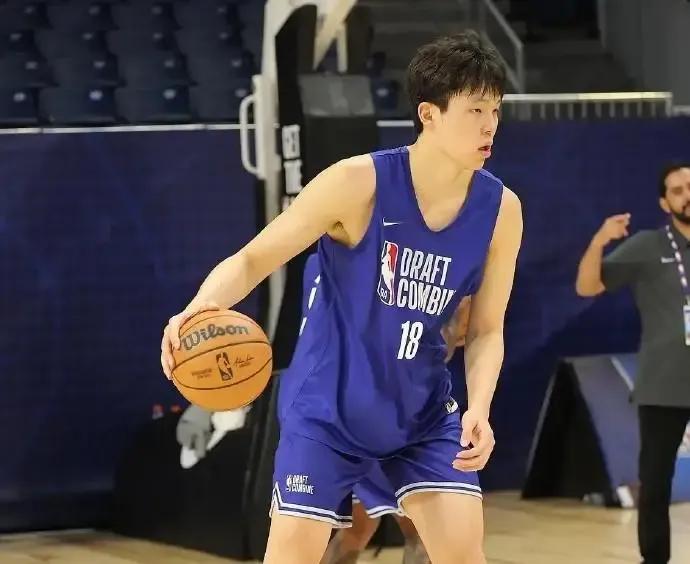 杨瀚森享受榜眼身价，巨星潜质尽显。7月2日拍卖行将20件NBA新秀试训的球衣进行