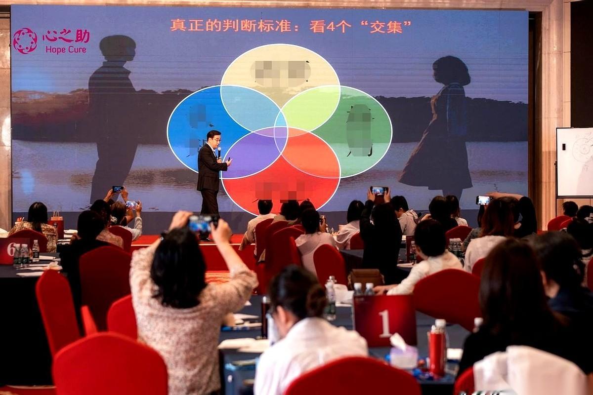 听说南京有个张姐，做了14年全职太太。老公是开建筑公司的老板，她连买件100块