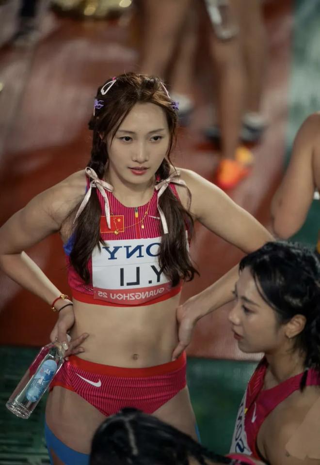 中国女子4x100米接力队花李玉婷，从曾经的留守儿童逆袭成为亚洲冠军，中国女子短
