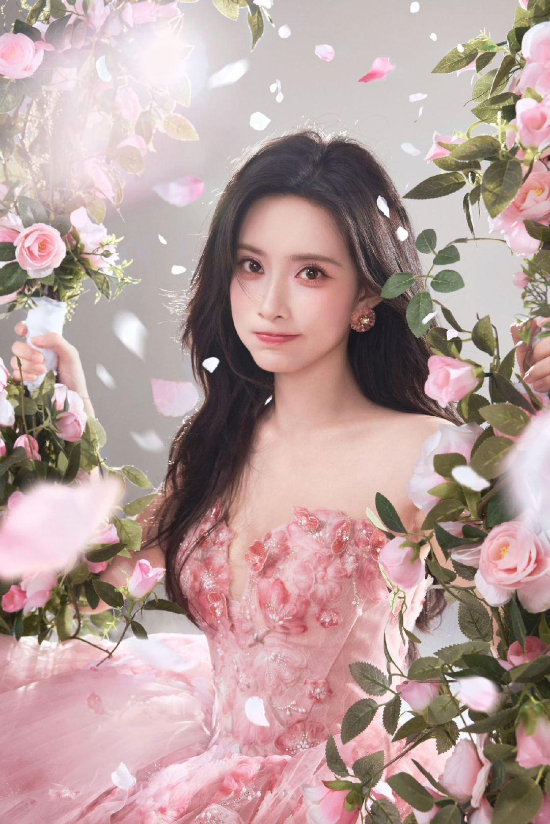 孟子义桃花live图被孟子义这组桃花图美到晕厥！姜桃花本花实锤，粉色裙装搭配烂