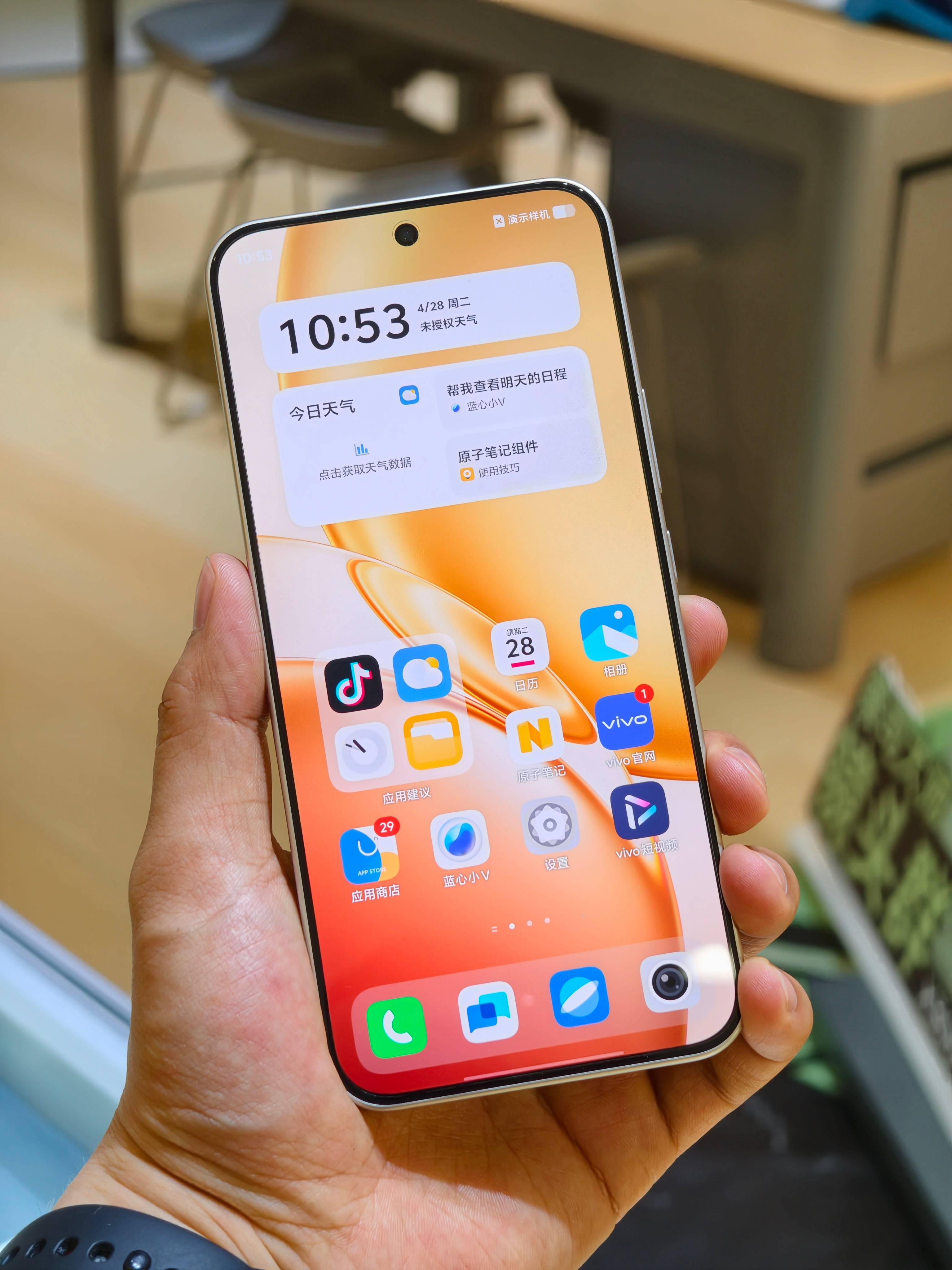 vivo的Y系列销量一直都很能打，路过去店里摸了摸新发布的vivoY600P