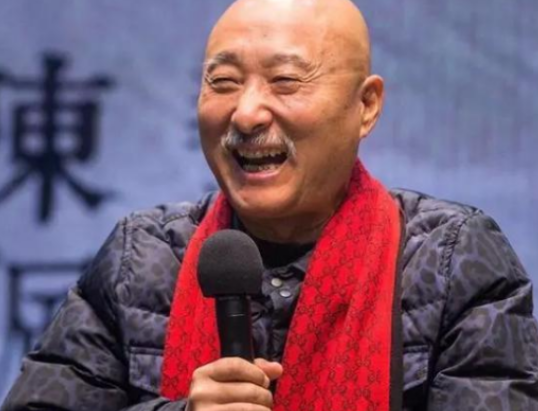陈大愚结婚后，不想要孩子，哪料，陈佩斯急了对他却说：“儿子，你们生完孩子我们帮你