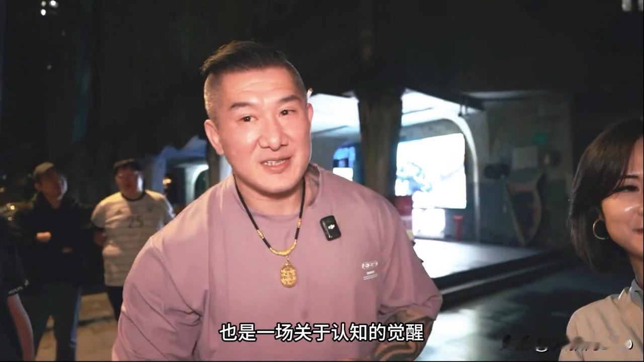 台湾网红馆长：缴税是应该的，咱们都是同胞！12月9日，台湾网红馆长在直播中直言