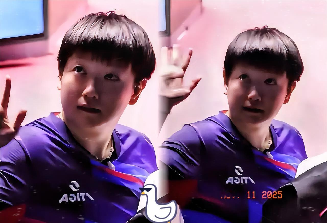 孙颖莎比赛完正要离场，观众席突然有位阿姨放开嗓子喊了一句：“莎莎，妈妈在这