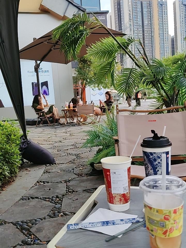 这轮牛市是机构牛，结构牛，而非散户牛，普涨牛。为什么会是机构牛，结构牛，而没有